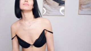sue_kotara new asian girl flashes nipples to all