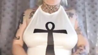 Poussichienne corps parfait