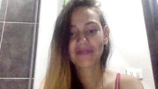 jasminalba pussy play in her bathroom