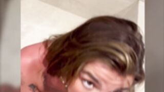 Arikytsya Quick Bathroom Blowjob