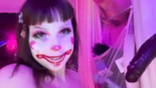 ditzymaruu clown girl gooning to porn