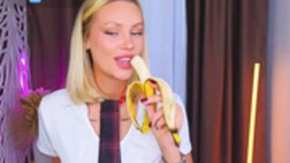 8a8y_nura School Girl Banana