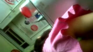 espiando a mi hermanita con la camara