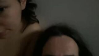 il baise sa copine aux seins énormes nino001