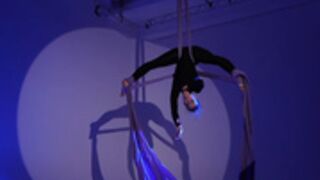 _Meganmeow_ 2025-03-28 aerial acrobatics air show