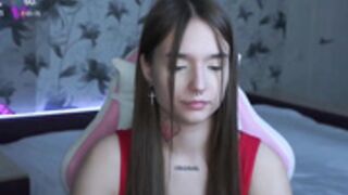 babymeell - 12 mar 25 - lovely in red