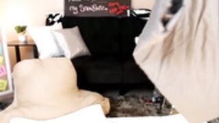 Aubri 171203 0030 RearViewFingering-Standing