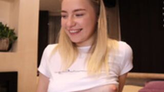 Snow_is_falling shakes her boobs (23/12/2022)