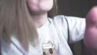 Molly_Royse sucks toes 2