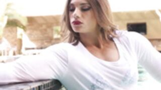 Doll face, extremely muscular body