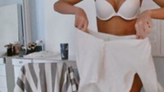 Daynaknight702 exclusive show twerking