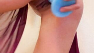 Slave Leia wants it bad