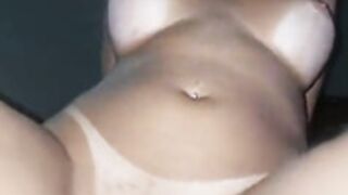 Sensual latina disfruta del sexo casual