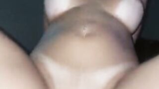 Sensual latina disfruta del sexo casual