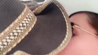 Ninik_Style besándose con todos