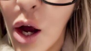 Gemmastw blowjob en baño público