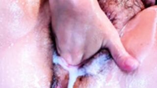 Finger bang very wet pussy