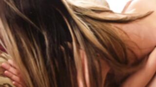 Ainsleyace lesbian makeout