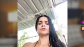 Cataleya en piscina y hermana keily