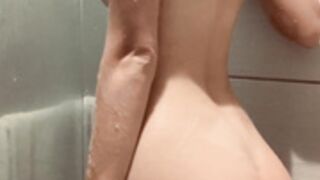 cremedelapeach peaches nude shower