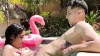 Paulita rojas peteando