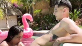 Paulita rojas peteando