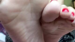 MILF Teases With Amazing Feet Wearing Toe Rings And Tat