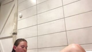 Amaraelise Naked Tub Show