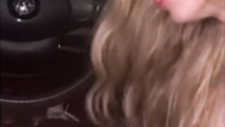 DeLFi SuAReZ chupa pija en el auto y lo invita a subir
