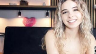 xterribly_cutex jerking HER BALD PUSSY!