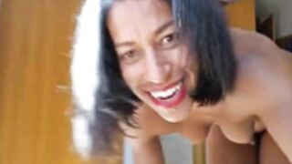 goldenlace - Naughty milf masturbates