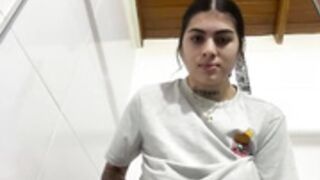 Rica colombiana tiene un squirt despues de rasurarse.