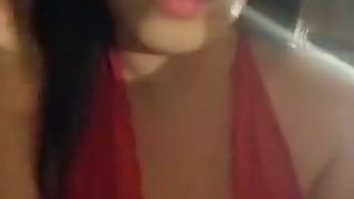 CHICA TETONA DE ROJO EN FACEBOOK LIVE 00