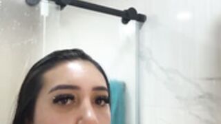 Hannahoff boob show in shower