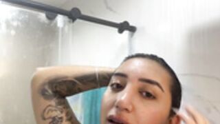 Hannahoff boob show in shower