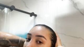Hannahoff boob show in shower