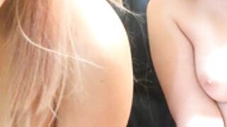 Amigas peladas em live 8