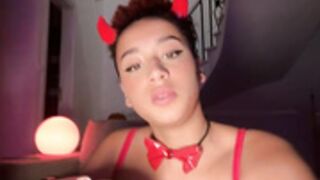 Naomisroom & girlfriend hot halloween show