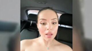 Alirawrz fingering pussy in car