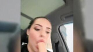 Alirawrz fingering pussy in car