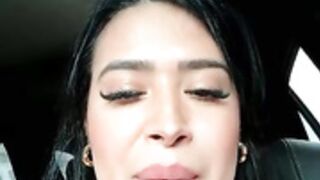 Sara_fun Naked in car outdoor