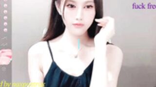 Yaooooo-Y pvt spy Open pussy closeup Pee part1