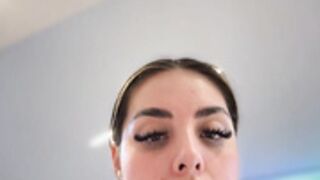 Alirawrz aka Alisoncraft  pussy play in mall