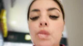 Alirawrz aka Alisoncraft  pussy play in mall