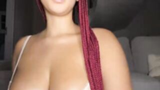 Naomi_berlin with some extra hands