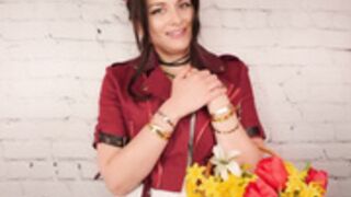 ellie idol -Bigassed Virgin wants you to be her first