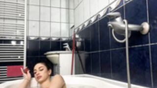 MeganHopeX Bathtub show