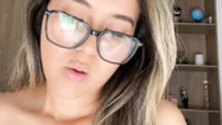 Dahian-peach lesbian strap on show