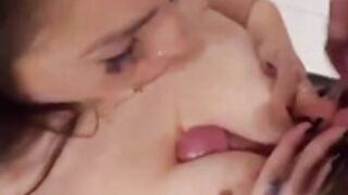 qpiyuela chupandola ricaso y acabada en las tetas OF