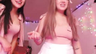 Maru_Chan_   soft little lesbian show